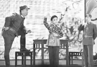 凌月刚、金玉明和奉贤蒋靖璇小朋友表演《芦荡火种·智斗》