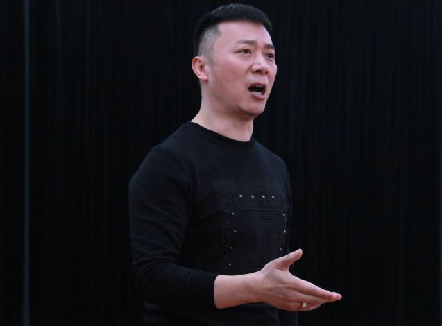 沈伟、张爱华、程文俊等排练《写遗书》