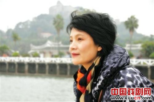 华雯&ldquo;两下三上&rdquo;当团长