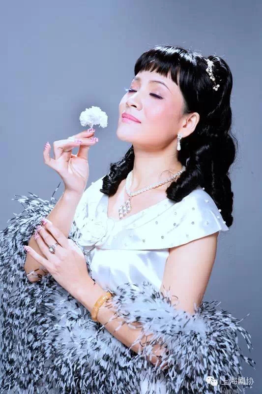 华雯饰演茶花女