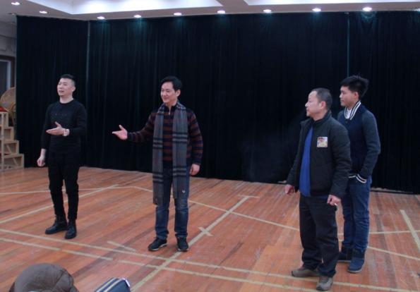 沈伟、张爱华、程文俊等排练《写遗书》