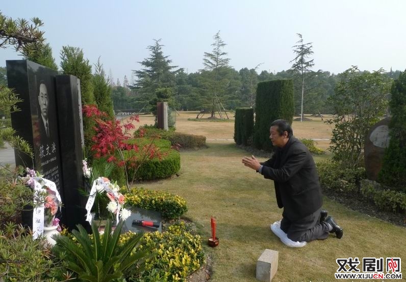 文派传人李伟强冬至前祭拜恩师筱文滨