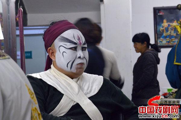 《洗雪铁丘坟》诉说忠肝义胆 掌声叫好声沸腾剧场