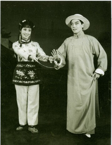 《恩仇恋》李维康饰凤妹子、耿其昌饰赵泉生 《恩仇恋》李维康饰凤妹子、耿其昌饰赵泉生