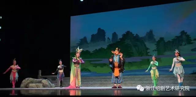 寒梅报春迎新戏曲晚会