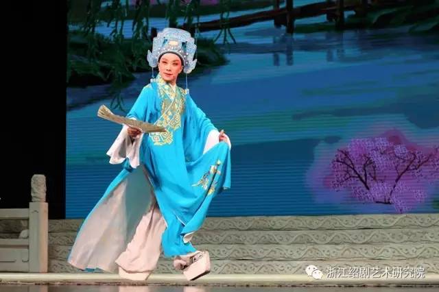 寒梅报春迎新戏曲晚会