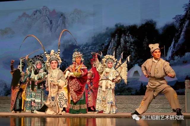 寒梅报春迎新戏曲晚会