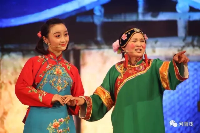 张晓英、高玉明表演戏曲小品《教闺女》