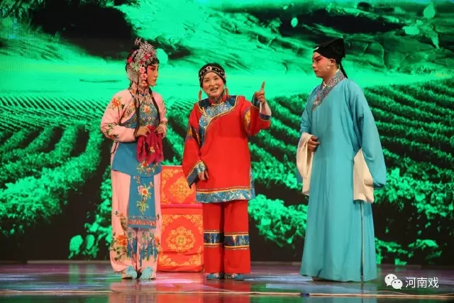 张晓英、方方、孙占辉表演戏曲小品《香茶缘》