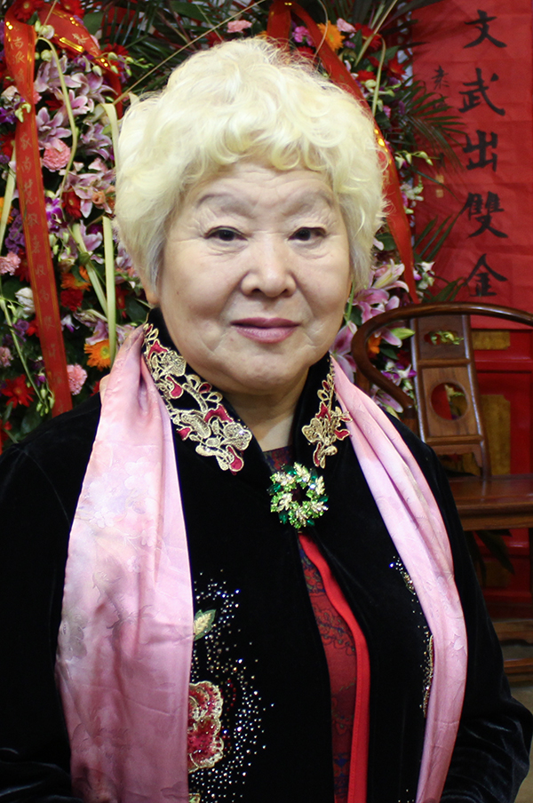 京剧名家尚慧敏喜收高足