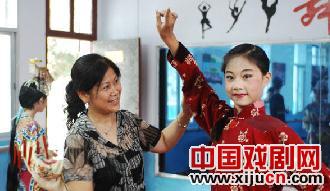 湖北襄樊市暑期京剧进校园活动