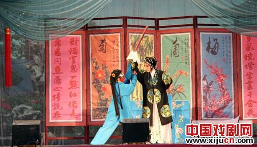 河南省长葛市鸿舟豫剧团在新疆塔城市音乐广场演出