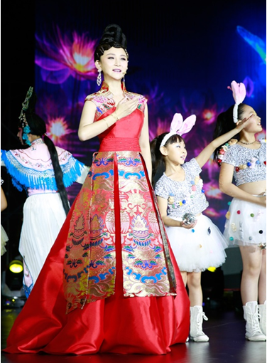 新派京剧储兰兰再次将京剧与古典诗词两大国粹的完美艺术融合带入新境界