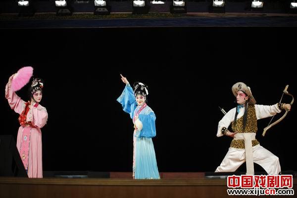 6月21日 成都市川剧院赴龙泉驿国光电子厂演出