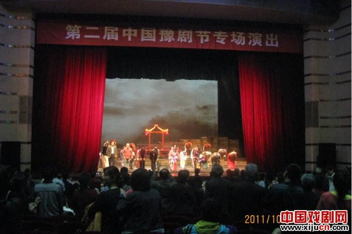 台湾豫剧皇后王海玲主演的《美人尖》在郑州艺术宫上演