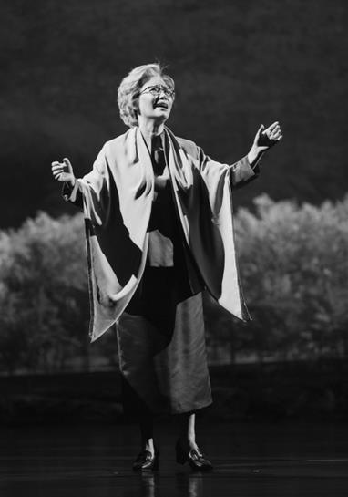 越剧花旦谢进联挑战歌剧出演屠呦呦