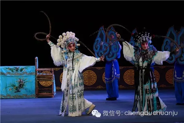 川剧《白蛇传》首场演出获好评