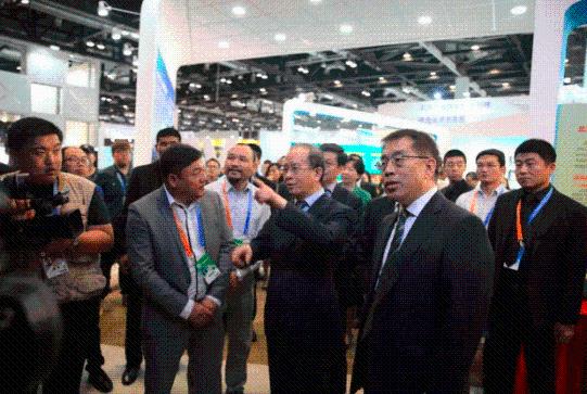 新京剧运用数字技术 储兰兰创新舞台表演