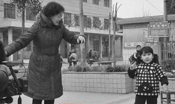 新乡市豫剧协会专程赶赴小欣怡所在的幼儿园，给她颁发了荣誉证书