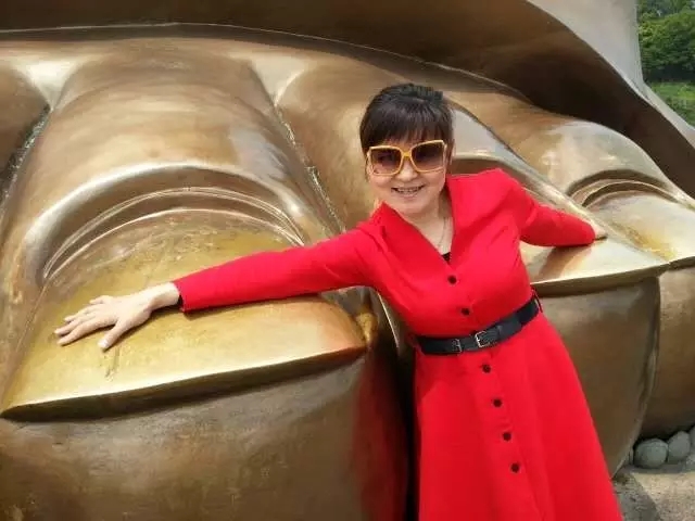 中原第一女丑河南籍网红张晓英年轻时相当漂亮老少见了勾掉魂