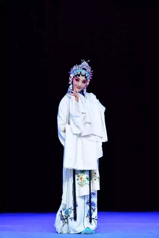 周星雨:以公益为生活方式的川剧新星