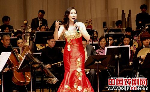 著名老旦演员田平在演出中 中国经济网记者陶杰/摄