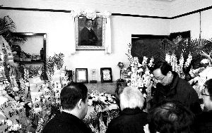 袁雪芬同志逝世