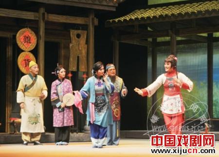 浙江越剧团在嵊州剧院演出越剧《新九斤姑娘》