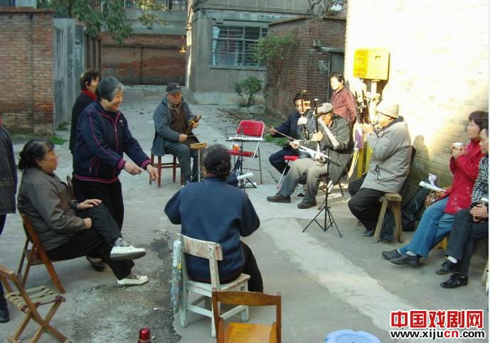 家属区的豫剧队