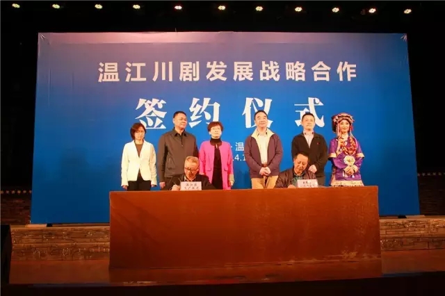 川剧《尘埃落定》西南财经大学演出获好评