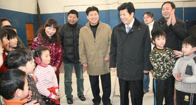 漯河市政府视察市豫剧团