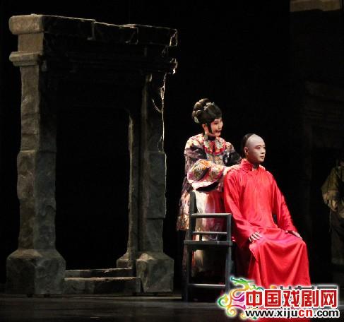 新派京剧《金锁记》吸引骨灰级戏迷