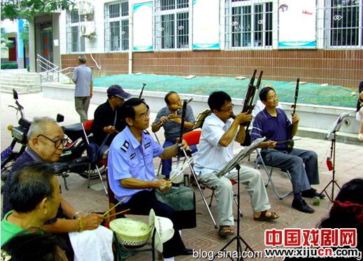 自娱自乐的豫剧队伍