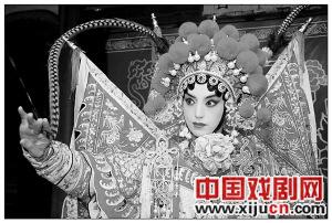 董璇新《拯救》中京剧下苦功