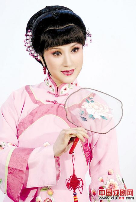 绍兴小百花越剧团的越剧版《半把剪刀》在宁波上演