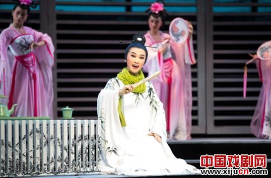 越剧青年演员费鑫萍荣获&ldquo;杭州市十佳来杭创业务工青年&rdquo;