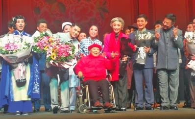 97岁马金凤观看豫剧《马金凤》