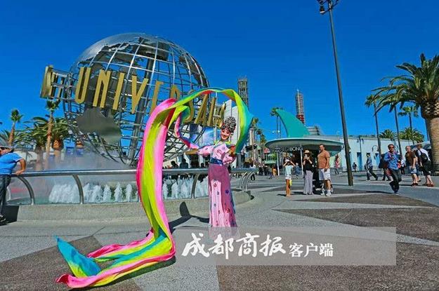 川剧“变脸”到洛杉矶星光大道“玩快闪”