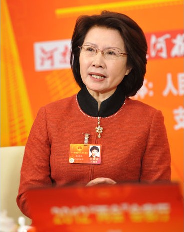 虎美玲粪堆上为农民唱戏