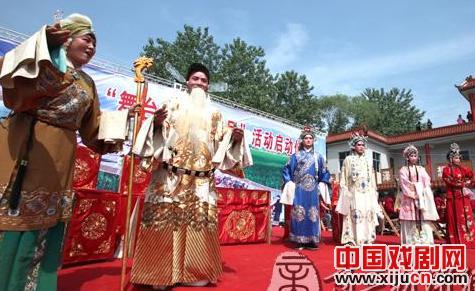 商丘市豫剧院为农民朋友献好戏