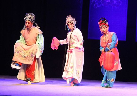 豫剧《风雪寒梅李三娘》