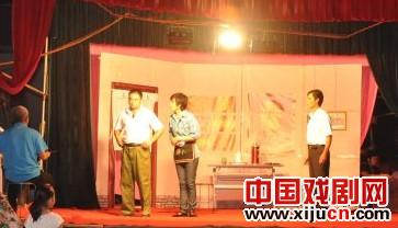 华龙区曲剧协会举办了一场消夏晚会