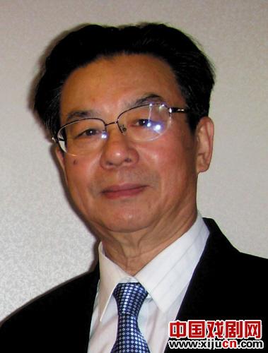 何熙文教授 编写近20万字京剧教材 大学生们很喜欢