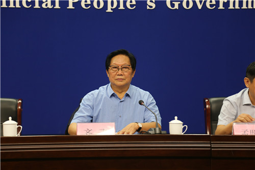 　　豫剧《燕振昌》的编剧——著名剧作家齐飞