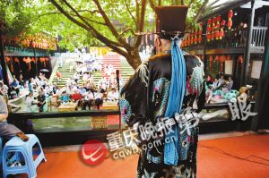 　　有了新据点，磁器口川剧团焕发了新的活力。