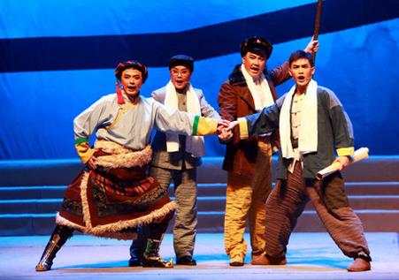 新编现代京剧《七个月零四天》仙居演出