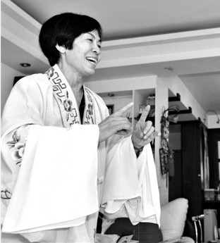 打从娘胎起，吴金銮便与戏结缘