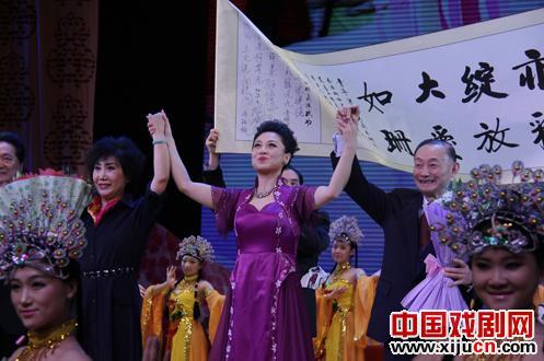 姜亦珊的恩师梅葆玖先生与薛亚萍女士到场助阵