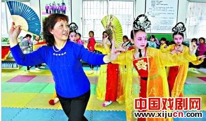 &ldquo;小小谭鑫培&rdquo;京剧班排练《贵妃醉酒》