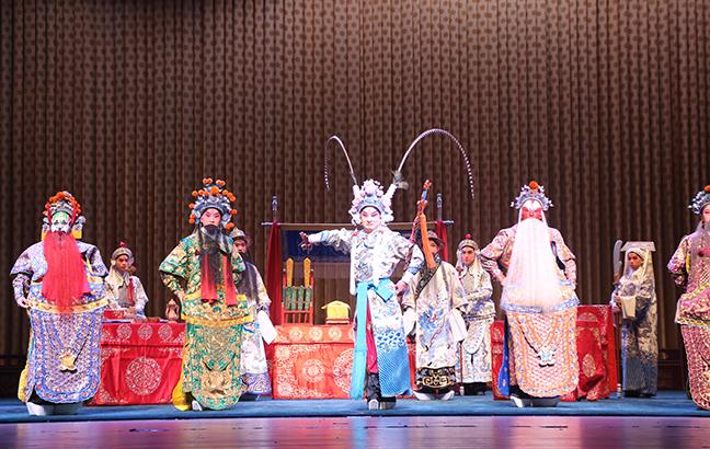 南阳曲剧艺术中心充电忙